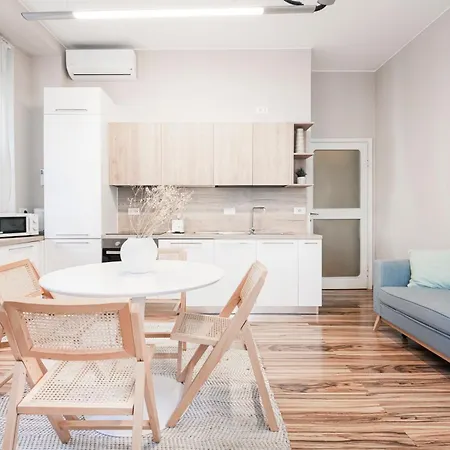 아파트 Easylife - Elegant 3 Mins From Duomo *