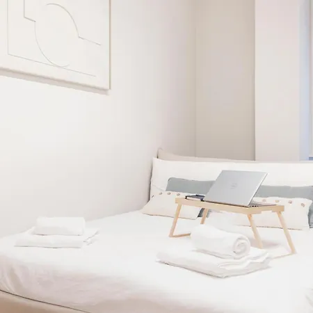 Easylife - Elegant 3 Mins From Duomo 아파트 *