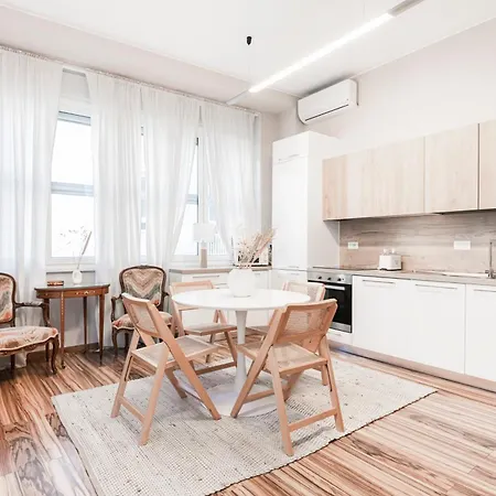 Easylife - Elegant 3 Mins From Duomo Apartman Milánó